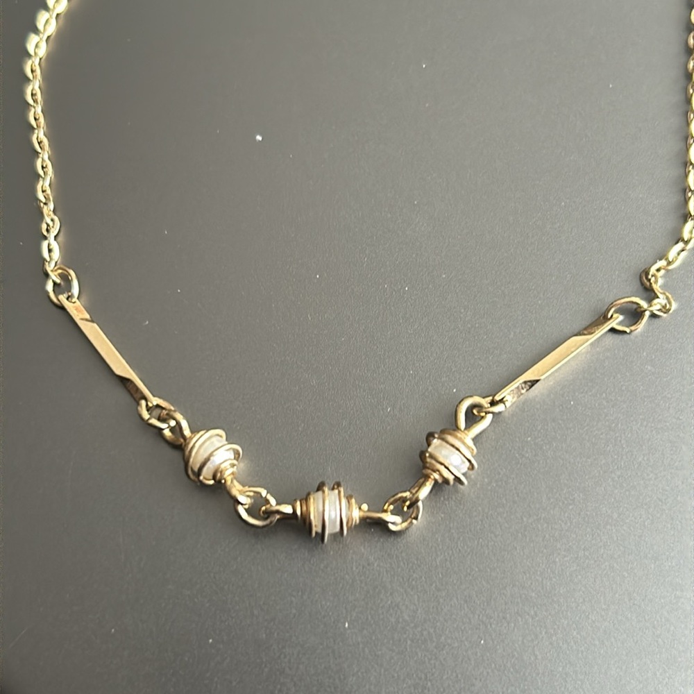 Vintage Avon gold tone and pearl necklace - Picture 2 of 4